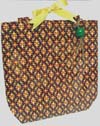 กระเป๋าสตรี : กระเป๋าหิ้ว Tote Bag ผ้าพิมพ์ลายไทย ดอกลายพิกุล พื้นสีน้ำตาล กระเป๋าสตรี : กระเป๋าหิ้ว Tote Bag ผ้าพิมพ์ลายไทย ดอกลายพิกุล พื้นสีน้ำตาล