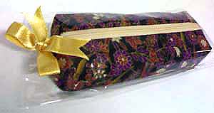 กระเป๋าสตรี : กระเป๋ากล่อง ลายดอกเบญจมาศสีม่วงดอกเล็ก ๆ พื้นดำ 0 กระเป๋าสตรี : กระเป๋ากล่อง ลายดอกเบญจมาศสีม่วงดอกเล็ก ๆ พื้นดำ 0