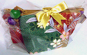 กระเป๋าสตรี : กระเป๋าชุด ลายกิ่งดอกไม้พาด พื้นสลับสีเขียว ม่วง ส้ม ทอง 0 กระเป๋าสตรี : กระเป๋าชุด ลายกิ่งดอกไม้พาด พื้นสลับสีเขียว ม่วง ส้ม ทอง 0